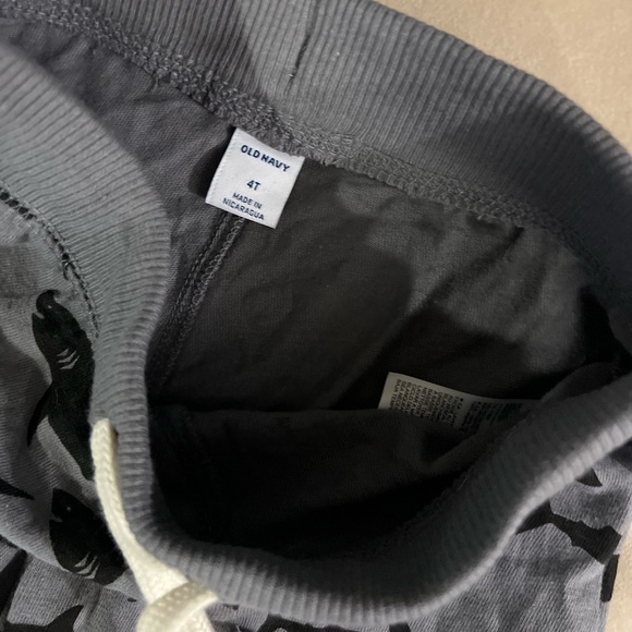 🔆 Bundle items 6 for $30 NWT Old Navy toddler boy shorts - Picture 4 of 4